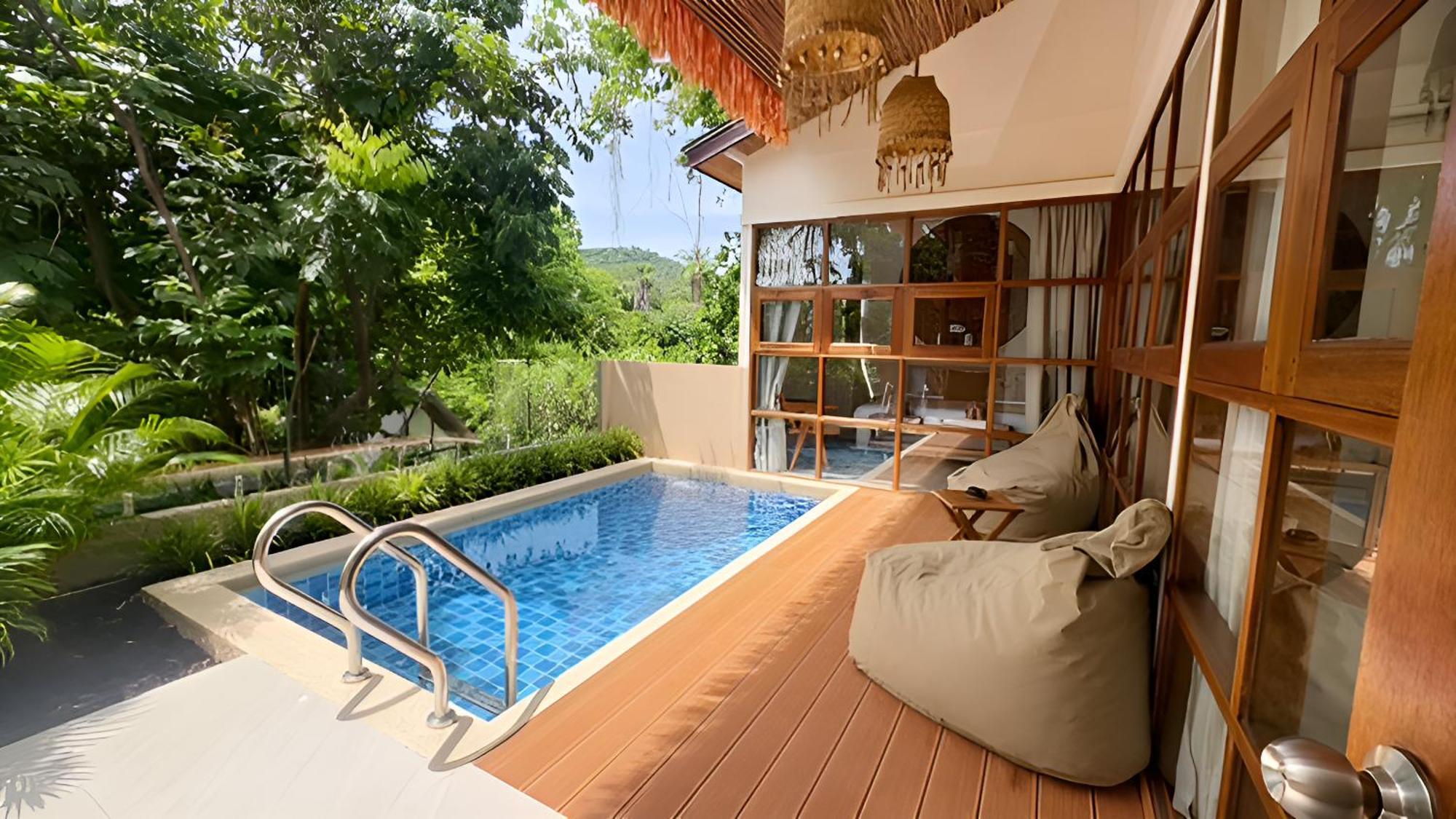 Lucky, 13 Villa